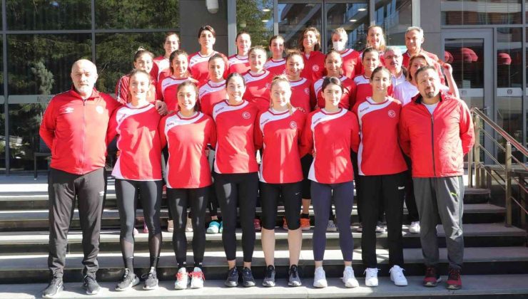 Kadın Millî Hentbol Takımı İsveç maçı için Eskişehir’de