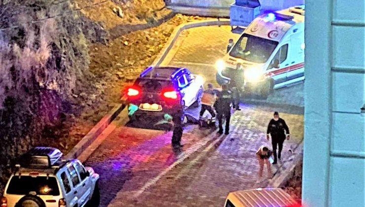 Kafasını ezdiği erkek arkadaşının başında feryat etti