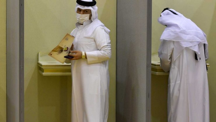 Katar ilk kez yapılan milletvekili seçimleri için sandık başında