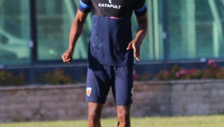 Kayserispor’da Mensah ve Uğur antrenmanlara başladı
