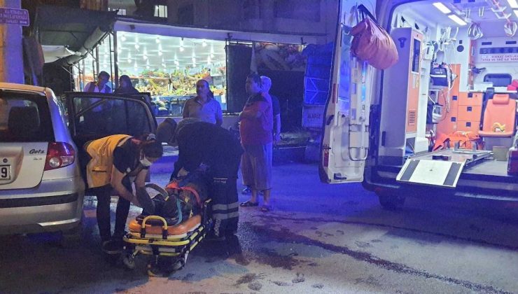 Kazada savrulan otomobil aydınlatma direğine çarptı: 3 yaralı