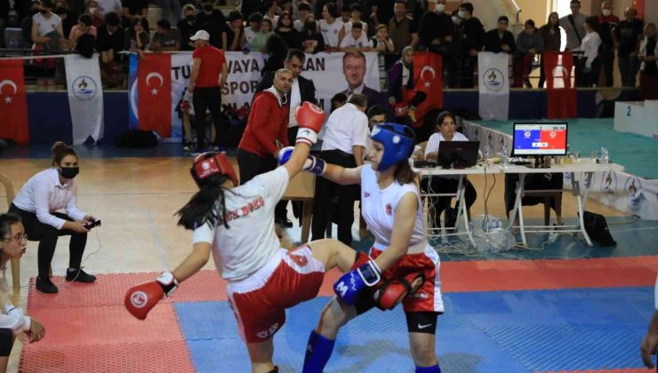 Kick Boks şampiyonasında heyecan başladı