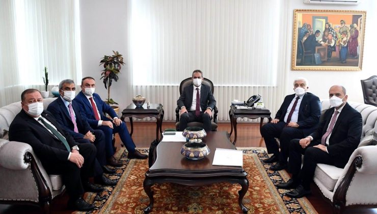 Kilis heyeti Bakan Özer ile bir araya geldi