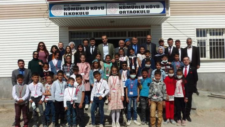 Köy okulunda bilim fuarı