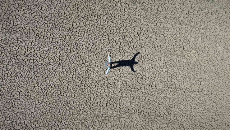 Kuraklık vurdu, baraj çöle döndü