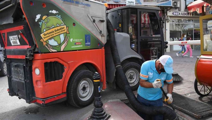 Kuşadası’nda Yağmur Suyu Mazgalları Yağışlar Öncesi Temizlendi