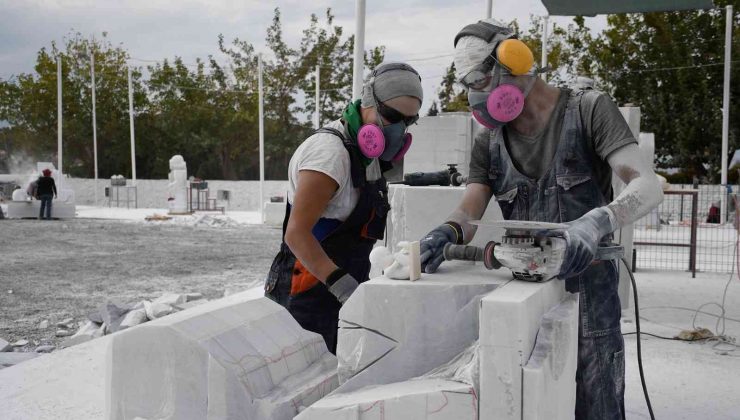 Kuşadası’nda ‘yaşam hakkı’ mermer bloklarda hayat buluyor