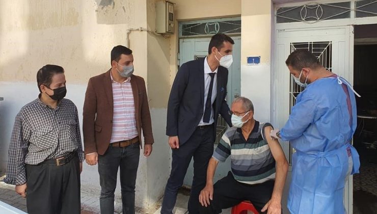 Kuyucak’ta vatandaşlar aşı olmaya ikna ediliyor