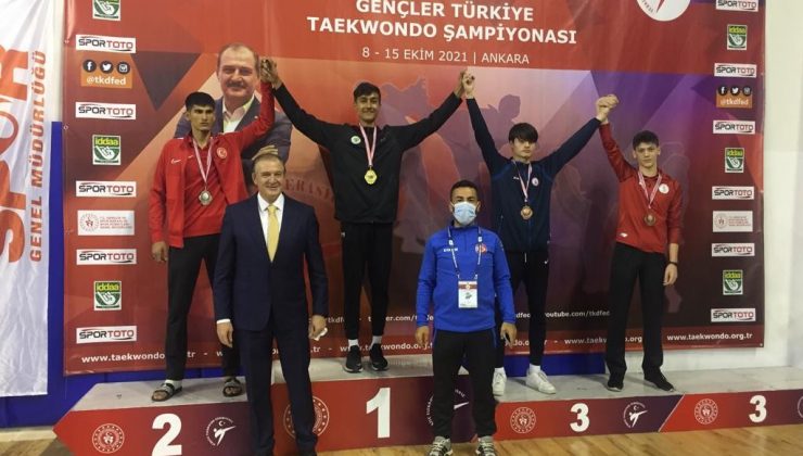 Mamaklı Kadir Şantaş Gençler Türkiye Taekwondo şampiyonu