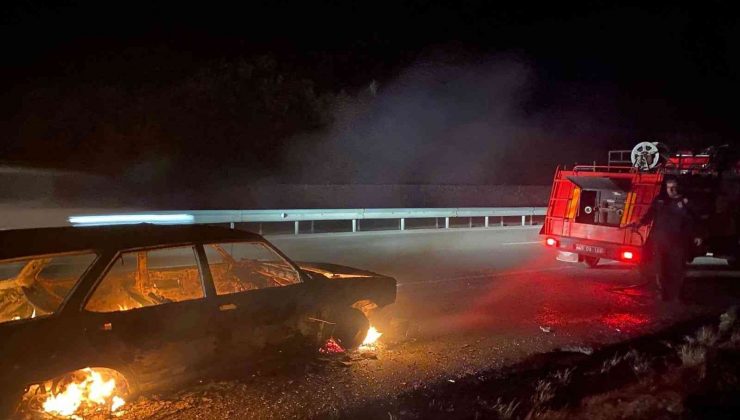 Manisa’da park halindeki otomobil yandı
