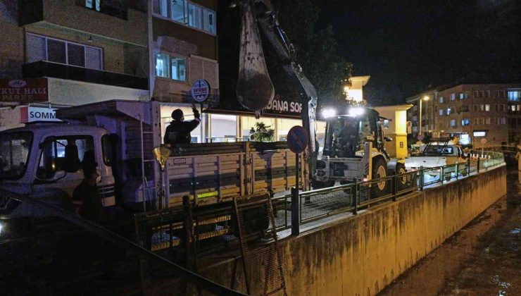 Marmaris’te 10 ton atığın denize ulaşmasını engelledi