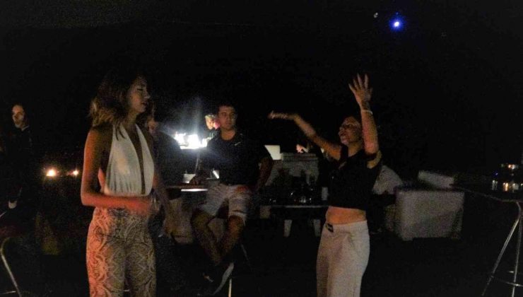 Marmaris’te yazdan kalma gecelerde eğlenceler devam ediyor