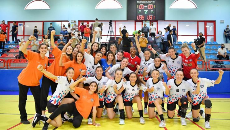 Mavi Kelebeklerin galibiyet serisi sürüyor