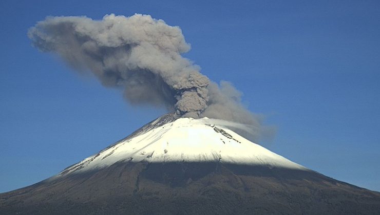 Meksika’daki Popocatepetl Yanardağı’nda 3 patlama yaşandı