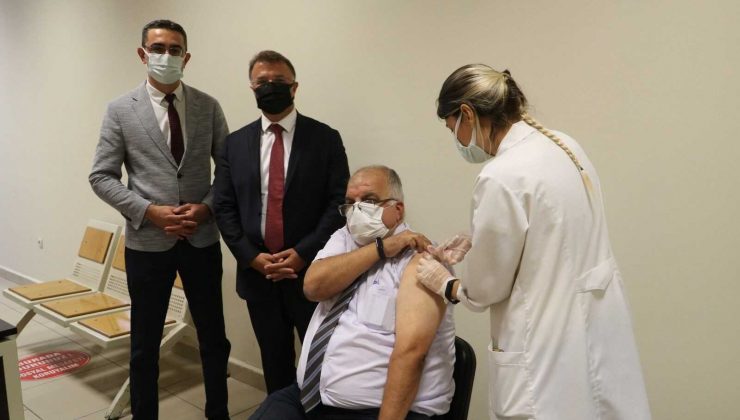 Mersin Adliyesi’nde ’Covid-19 aşı noktası’ hizmete girdi