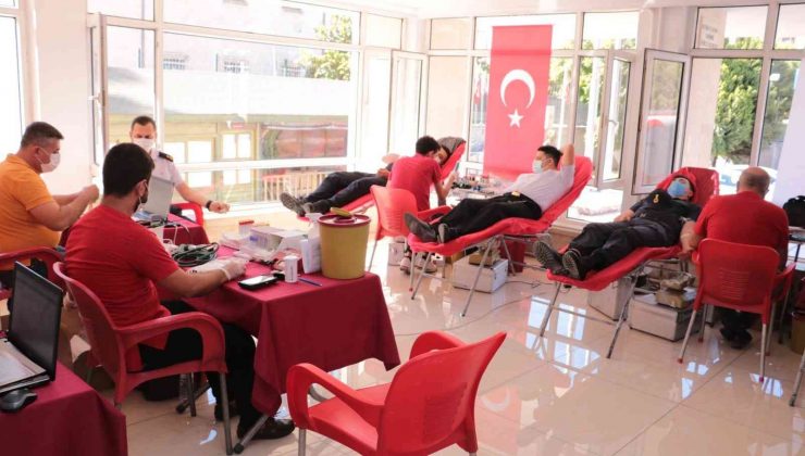 Mersin’de jandarma personelinden kan bağışı desteği