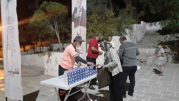 Mersin’de Mevlid Kandili’nde 20 bin kandil simidi dağıtıldı