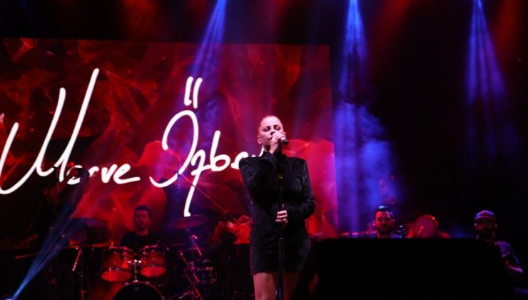 Merve Özbey, Bodrum Kalesini yıktı geçti