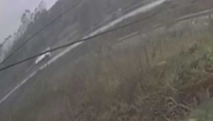 MHP kafilesini taşıyan midibüsün devrilme anı kamerada