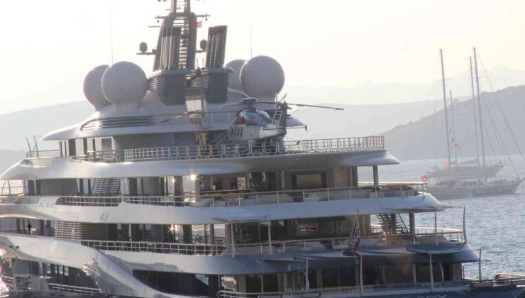 Milyon dolarlık yatlar ardı ardına yanaştı, bakan bir daha baktı