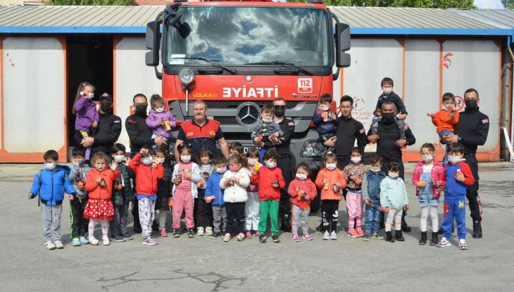 Minikler İtfaiye Haftası’nı kutladılar