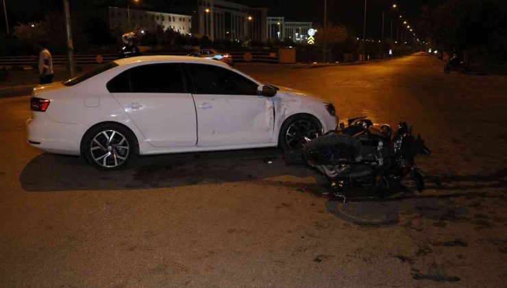Motosikletli sivil polisler otomobille çarpıştı: 2 polis yaralı