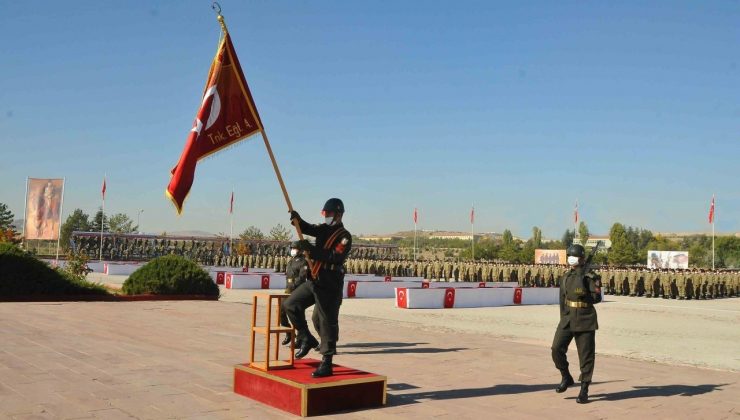 MSB: “Kara Kuvvetleri Komutanlığı birliklerinde acemi erbaş ve erlerin yemin töreni icra edildi”