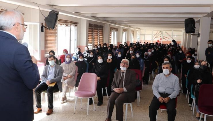 Müftü Akkuş öğrencilerle bir araya geldi