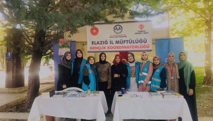 Müftülükten üniversite öğrencileri için tanıtım standı