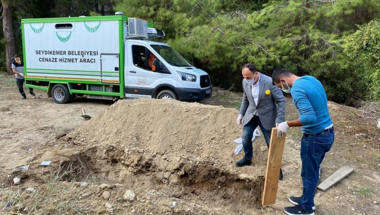 Muğla’da ölen kimsesiz İngiliz’in cenazesini belediye ekipleri kaldırdı