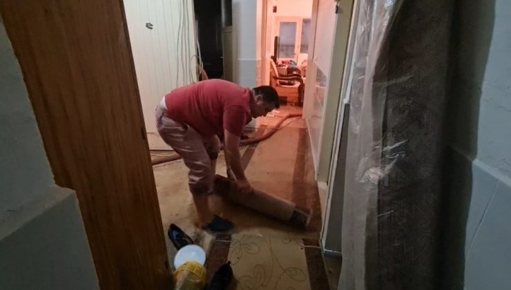 Nazilli’de 10 dakikalık dolu yağış hayatı olumsuz etkiledi