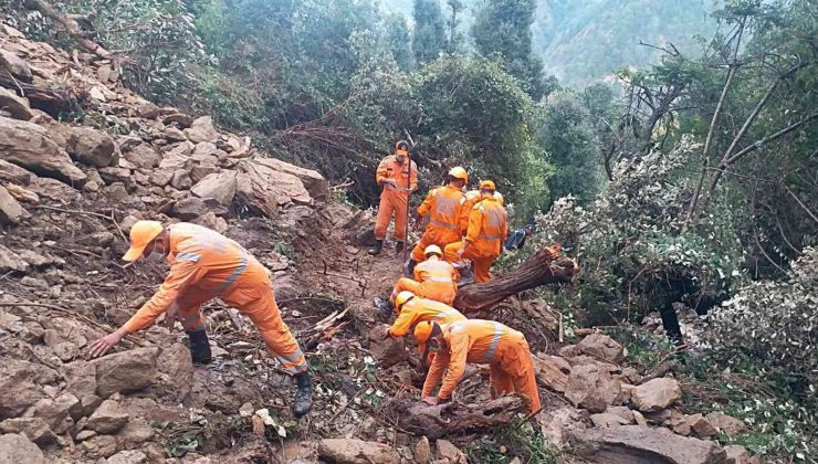 Nepal ve Hindistan’daki sel ve toprak kaymalarında 161 kişi öldü