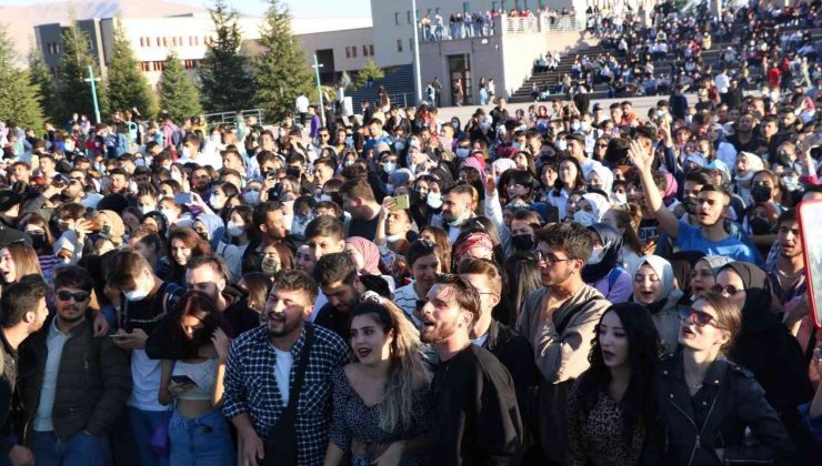 Niğde’de üniversitede öğrencilere “Hoş geldin” konseri