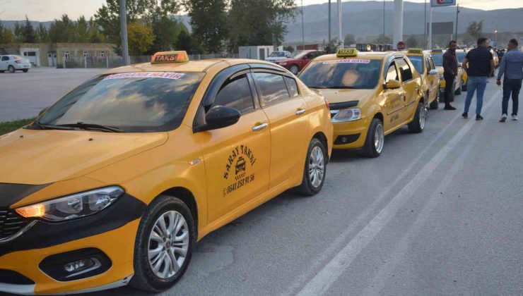 Niksar’da taksicilerden ’Korsan’ protestosu