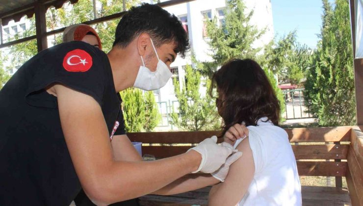 Öğrenciler aşı hakkında bilgilendirildi