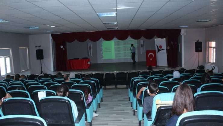 Öğretim üyelerinden öğretmenlere seminer