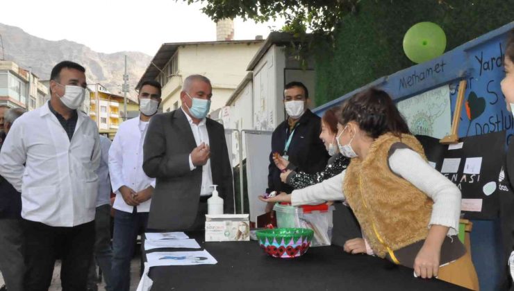 Okuldan uzak kalma korkusu yaşayan öğrenciler ’Aşı Ol’ kampanyası başlattı