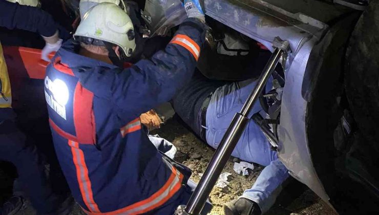 Ordu’da araç içinde sıkışan sürücü güçlükle kurtarıldı
