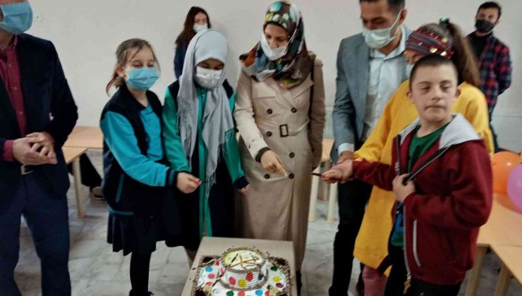 Ortaokul öğrencileri özel eğitimli öğrenciler için etkinlik düzenledi