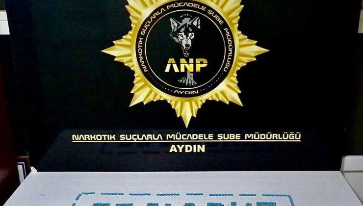 Otomobil içerisindeki uyuşturucu hassas burun Gece’ye takıldı