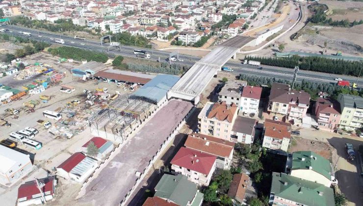 Otoyol geçiş köprüsünde kiriş montajları tamamlandı