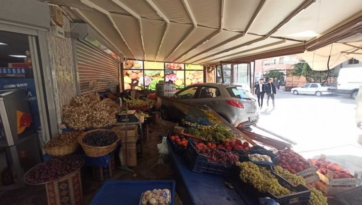 Başkent’te  otomobil markete daldı