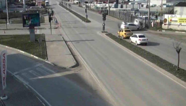 (Özel) Bursa’da sürücülerin yaptığı ihlaller sonucu meydana gelen kazalar kameralara yansıdı