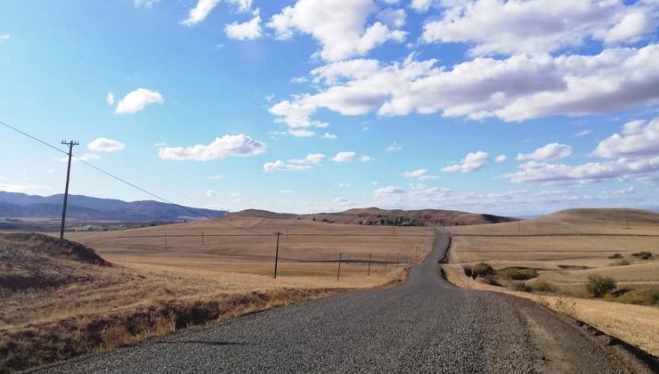 Özel İdare Çiçekdağı ilçesinde yol yapım çalışmalarını sürdürüyor