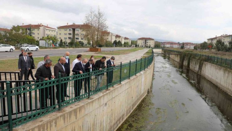 Özlü birim müdürleriyle muhtarları ziyaret etti