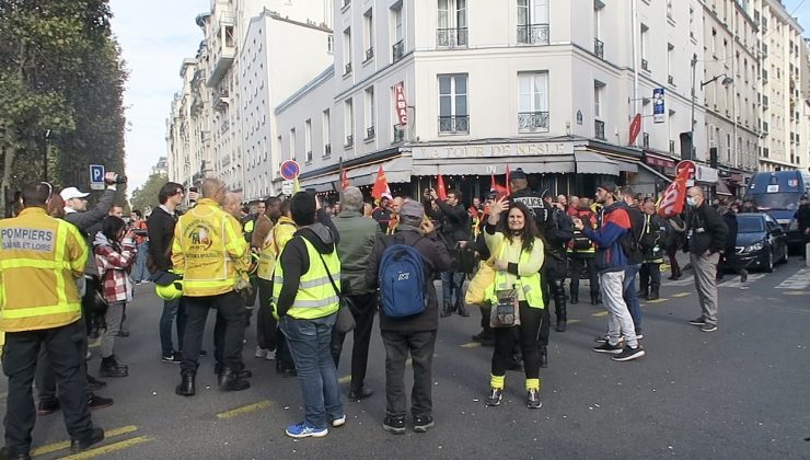 Paris’te yüzlerce öfkeli itfaiyeciden, ses ve sis bombalı protesto gösterisi