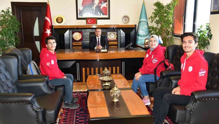 Rektör Kuş’tan, TEKNOFEST finalisti öğrencilere tebrik