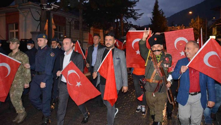 Saimbeyli’nin işgalden kurtuluşunun 101. yılı fener alayı kutlandı