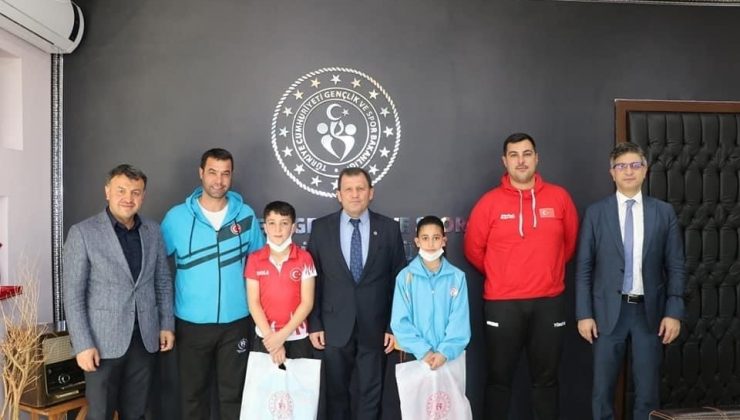 Şampiyon raketlerden Kabakcı’ya ziyaret