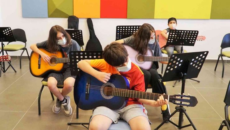 Şehitkamil’in gitar kursuna yoğun ilgi
